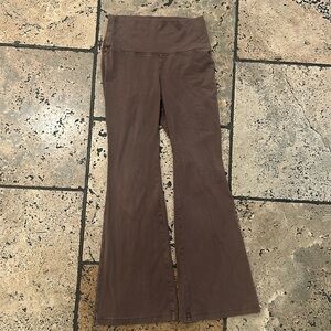 TNA Aritzia leggings color mocha chocolate size small